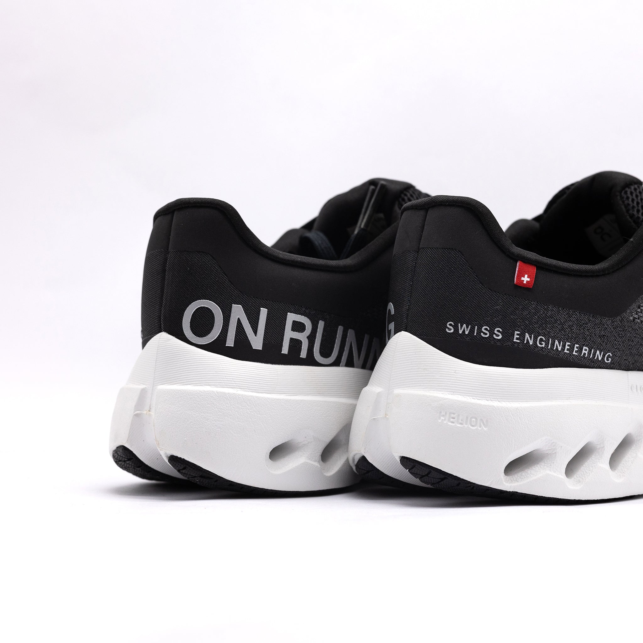 On Running Cloudmonster Sneaker