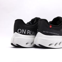 On Running Cloudmonster Sneaker